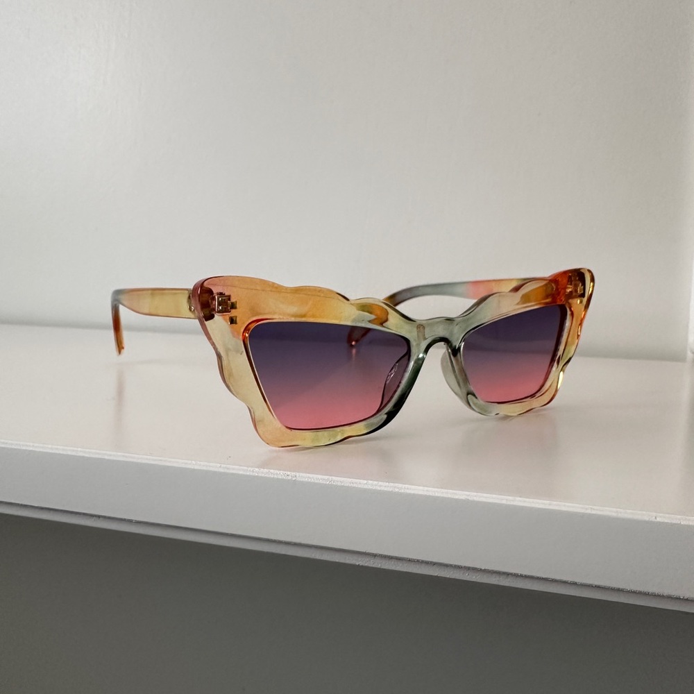 Gradient Cat-Eye Sunglasses - Picture 2 of 2